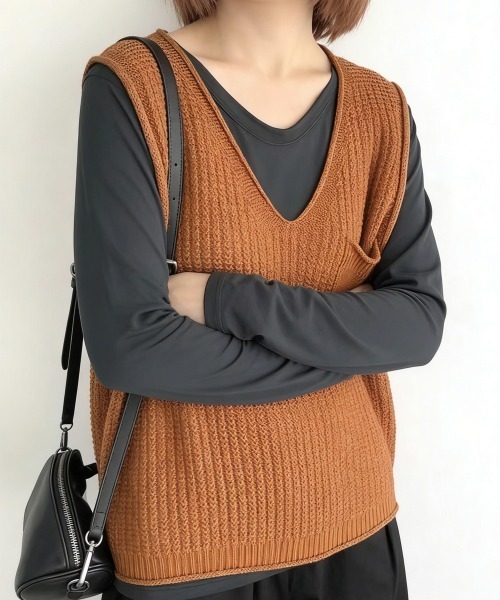 Miniministore（ミニミニストア）の「ニットベスト レディース vネック 秋冬（ベスト・レディース・ブラック/カーキ/ライトベージュ/ブラウン/レンガ/ダークブラウン/ベージュ/ネイビー/オレンジ・FREE）」の17枚目の写真