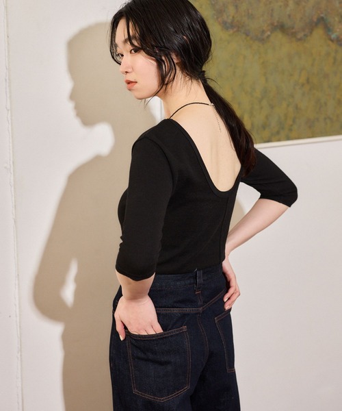 mysty woman（ミスティウーマン）の「サーマルラウンドヘムSS 666295（Tシャツ/カットソー・レディース・オフホワイト/ブラック/ブラウン・FREE）」の2枚目の写真