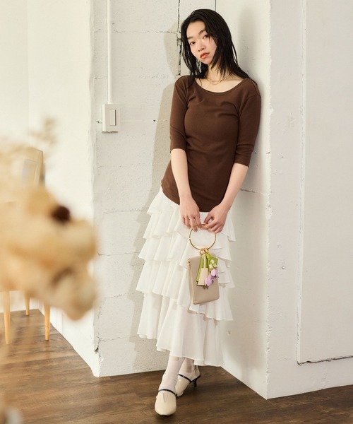 mysty woman（ミスティウーマン）の「サーマルラウンドヘムSS 666295（Tシャツ/カットソー・レディース・オフホワイト/ブラック/ブラウン・FREE）」の8枚目の写真