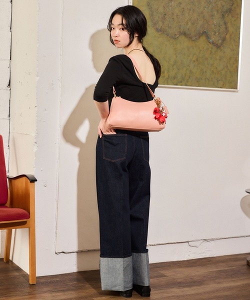 mysty woman（ミスティウーマン）の「サーマルラウンドヘムSS 666295（Tシャツ/カットソー・レディース・オフホワイト/ブラック/ブラウン・FREE）」の11枚目の写真