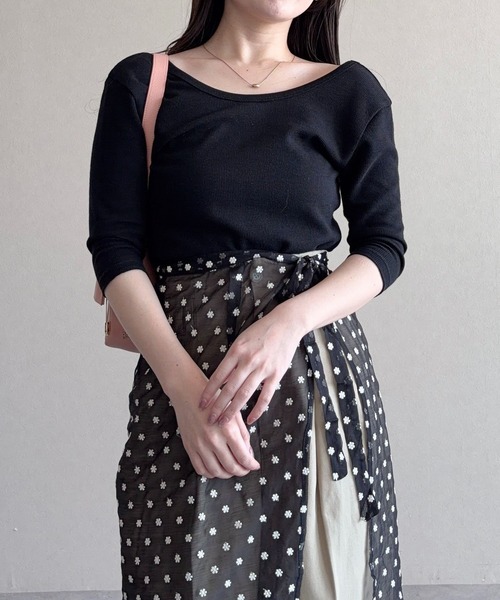 mysty woman（ミスティウーマン）の「サーマルラウンドヘムSS 666295（Tシャツ/カットソー・レディース・オフホワイト/ブラック/ブラウン・FREE）」の20枚目の写真