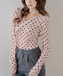 Chico（チコ）の「【SALON by Chico】チョーカー付きフロッキードットレーストップス（Tシャツ/カットソー）」