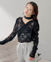 Chico（チコ）の「【SALON by Chico】チョーカー付きフロッキードットレーストップス（Tシャツ/カットソー）」