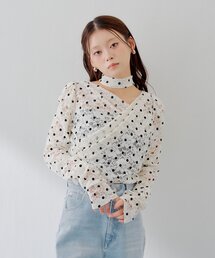 Chico（チコ）の「【SALON by Chico】チョーカー付きフロッキードットレーストップス（Tシャツ/カットソー）」