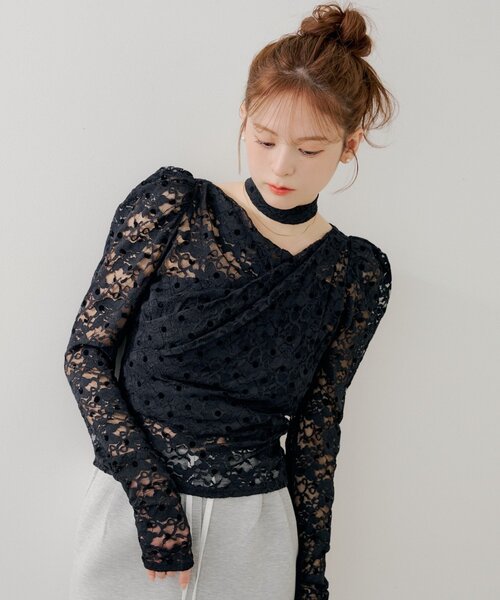 Chico（チコ）の「【SALON by Chico】チョーカー付きフロッキードットレーストップス（Tシャツ/カットソー・レディース・ホワイト/ブラック/ライトベージュ・FREE）」の16枚目の写真