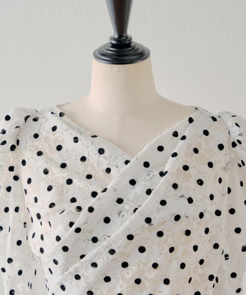 SALON by Chico】チョーカー付きフロッキードットレーストップス（T