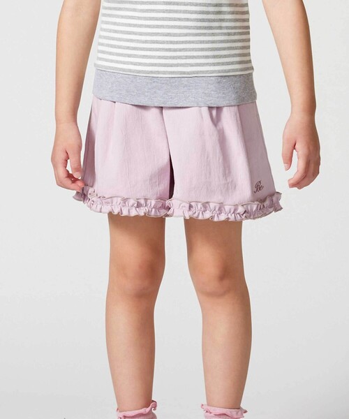 BeBe(ベベ)の「ストレッチワッシャー裾フリルショートパンツ(その他パンツ・キッズ・ピンク/ブルー・130cm/110cm/120cm/150cm/140cm)」の1枚目の写真
