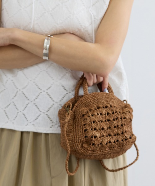 SALON adam et rope'（サロン アダム エ ロペ）の「【African Square（アフリカンスクエアー）】2WAYラフィアポシェット（ショルダーバッグ・レディース・ブラウン・FREE）」の2枚目の写真
