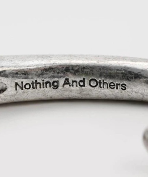 Nothing And Others（ナッシングアンドアザーズ）の「Nothing And Others/ナッシングアンドアザーズ/Teardrop-Shaped Bangle（バングル/リストバンド・レディース・シルバー・F）」の3枚目の写真