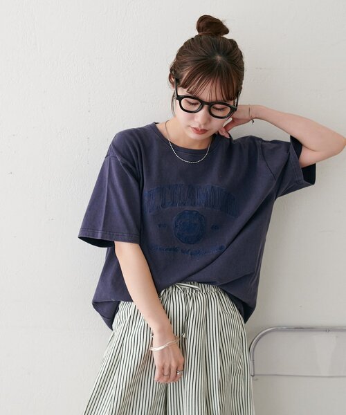 DISCOAT(ディスコート)の「【Enlude】同色刺繍カレッジロゴTシャツ《ユニセックス》(Tシャツ/カットソー・レディース・グリーン/ネイビー/チャコールグレー/ライトベージュ・FREE)」の4枚目の写真