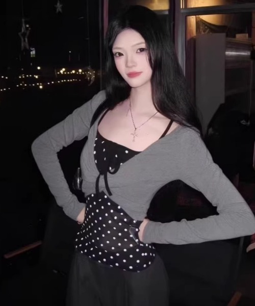 Ritzy（リッツィー）の「前身ツイスト フェイクレイヤードトッド柄ロングスリーブトップス（Tシャツ/カットソー・レディース・ブラック・M/L）」の2枚目の写真