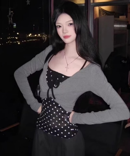 Ritzy（リッツィー）の「前身ツイスト フェイクレイヤードトッド柄ロングスリーブトップス（Tシャツ/カットソー・レディース・ブラック・M/L）」の8枚目の写真