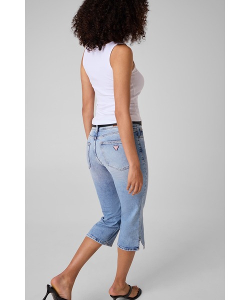 GUESS JEANS(ゲスジーンズ)の「GUESS JEANS High Rise Capri デニムパンツ ジーンズ(デニムパンツ・レディース・ライトインディゴブルー・28inch/24inch/25inch/26inch/27inch)」の2枚目の写真