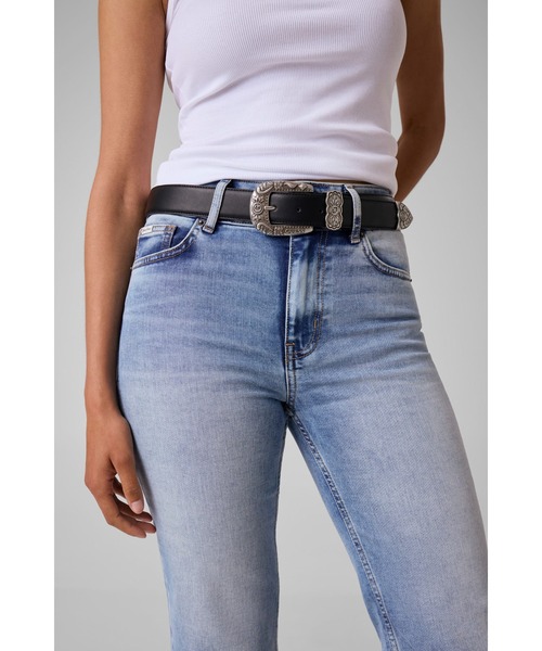 GUESS JEANS(ゲスジーンズ)の「GUESS JEANS High Rise Capri デニムパンツ ジーンズ(デニムパンツ・レディース・ライトインディゴブルー・28inch/24inch/25inch/26inch/27inch)」の3枚目の写真