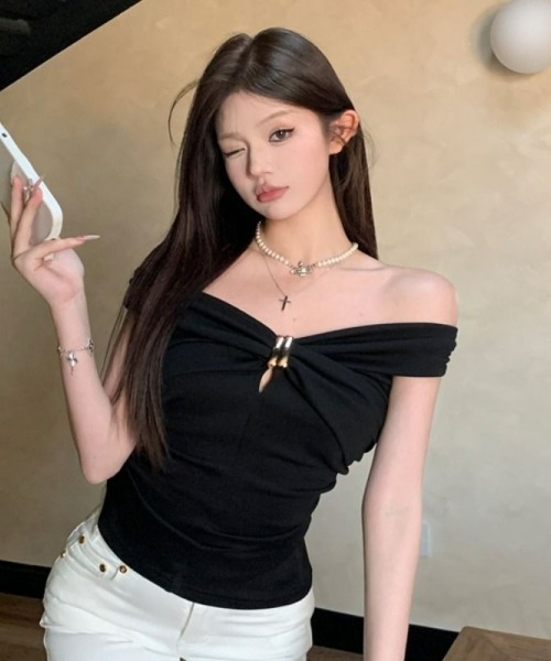 gossip！ロサンゼルス（ゴシップロサンゼルス）の「【Y2Kガーリー】レトロオフショルメタルボタンTシャツ（Tシャツ/カットソー・レディース・ホワイト/ブラック・M）」の19枚目の写真