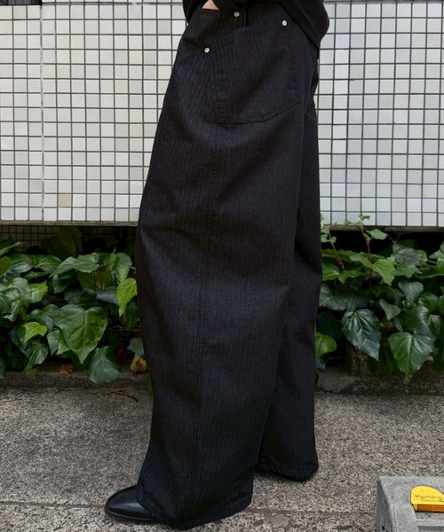 Chikashitsu +（チカシツプラス）の「【Chikashitsu +】herringbone curve pants / 【チカシツプラス】ヘリンボーンカーブパンツ＜着用動画あり＞（その他パンツ・メンズ・ブラック/ネイビー・S/M/L）」の11枚目の写真