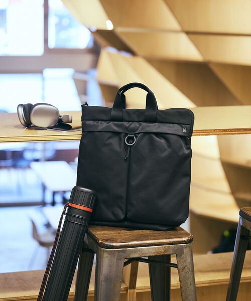 TRAVEL SHOP MILESTO(トラベルショップミレスト)の「XTREC レイヤードヘルメットバッグ(トートバッグ・レディース・グレイッシュベージュ/ブラック・フリ-)」の7枚目の写真