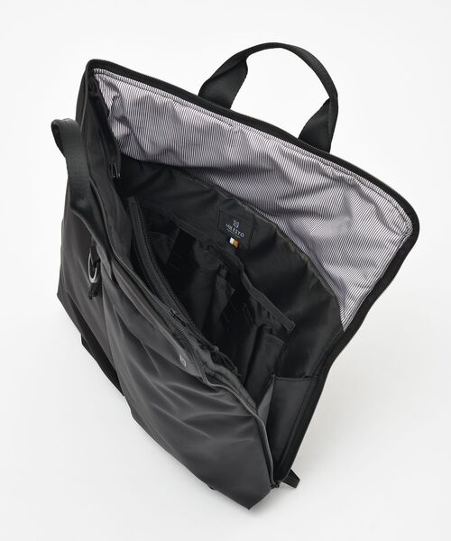 TRAVEL SHOP MILESTO(トラベルショップミレスト)の「XTREC レイヤードヘルメットバッグ(トートバッグ・レディース・グレイッシュベージュ/ブラック・フリ-)」の22枚目の写真