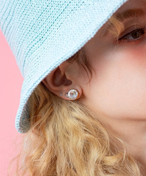 an meets zakka(アンミツザッカ)の「an meets zakka 大粒スワロフスキーピアス(ピアス(両耳用)・レディース・シルバー/ゴールド・ONESIZE)」の2枚目の写真