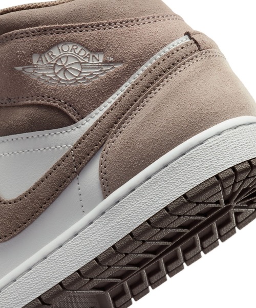JORDAN BRAND（ジョーダンブランド）の「エア ジョーダン 1 MID メンズシューズ / Air Jordan 1 Mid Men's Shoes DQ8426-003 Enigma Stone（スニーカー・メンズ・グレー系その他2・31/30/29.5/29/28/27.5/27/26.5/26/25.5/25/28.5）」の9枚目の写真