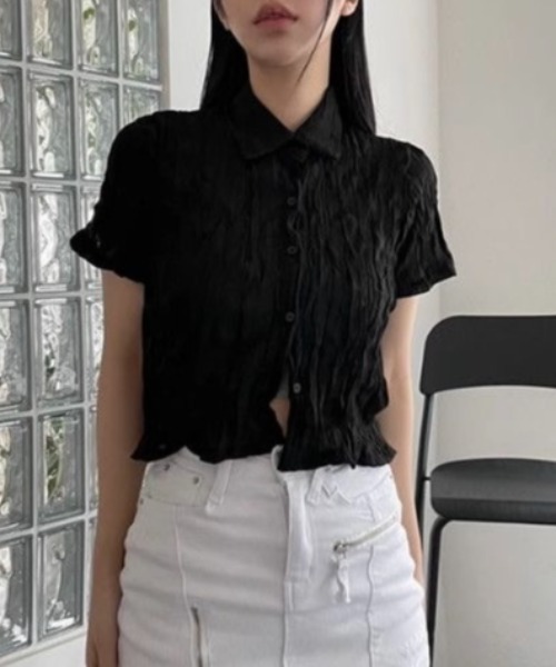 AVYL(アヴィル)の「ワッシャーシアー半袖クロップドシャツ(シャツ/ブラウス・レディース・ブラック/ホワイト・M)」の1枚目の写真