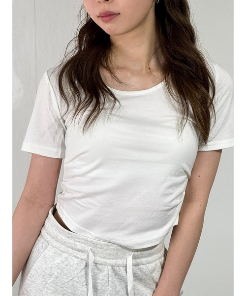 marcydorn(マーシードルン)の「バックオープン×ストラップデザイン Tシャツ(Tシャツ/カットソー・レディース・ブラック/ホワイト・L/M/S)」の2枚目の写真