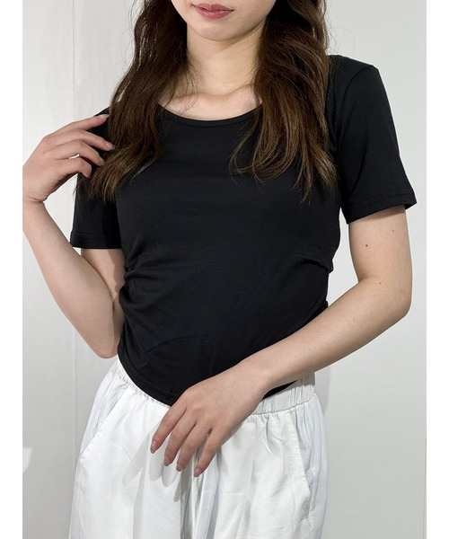 marcydorn(マーシードルン)の「バックオープン×ストラップデザイン Tシャツ(Tシャツ/カットソー・レディース・ブラック/ホワイト・L/M/S)」の1枚目の写真