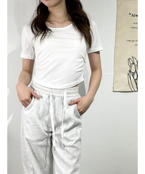 marcydorn(マーシードルン)の「バックオープン×ストラップデザイン Tシャツ(Tシャツ/カットソー・レディース・ブラック/ホワイト・L/M/S)」の3枚目の写真