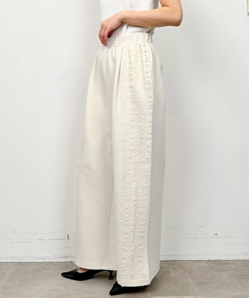 LUGIVA（ルギヴァ）の「【セットアップ可能】T/Cポンチレースワイドパンツ（その他パンツ・レディース・オフホワイト/ブラック・M）」の6枚目の写真