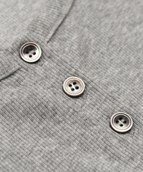 PEPLEE(ペプリー)の「Button Henley Neck Sleeveless Top (Grey)(Tシャツ/カットソー・レディース・その他・SMALL/MEDIUM)」の5枚目の写真
