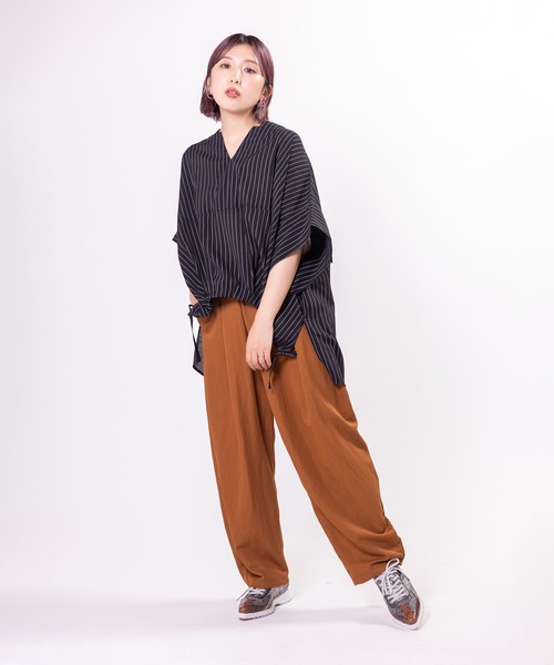 OSMOSIS（オズモーシス）の「アシンメトリータックカーブパンツ（カーゴパンツ・レディース・チャコール/キャメル/ネイビー・ONE SIZE）」の20枚目の写真