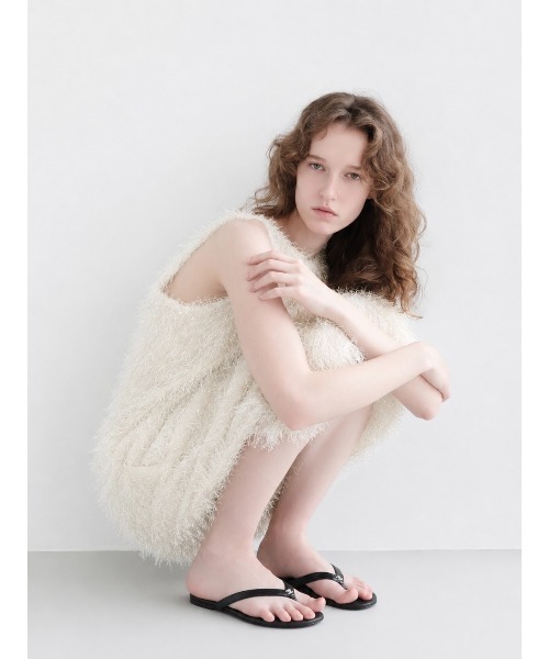 AMOMMA(アモマ)の「FEATHER SHAGGY DRESS(ドレス・レディース・アイボリー/ブラック・FREE)」の2枚目の写真
