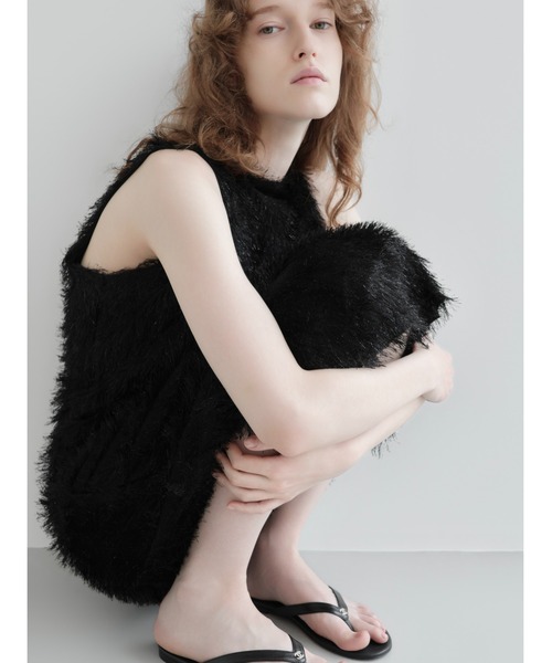 AMOMMA(アモマ)の「FEATHER SHAGGY DRESS(ドレス・レディース・アイボリー/ブラック・FREE)」の4枚目の写真