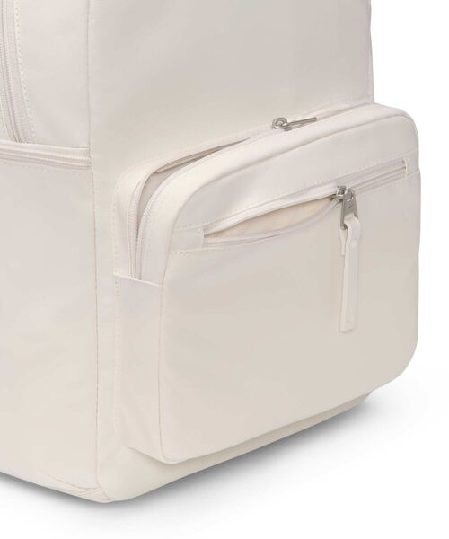NIKE(ナイキ)の「ナイキ ヘリテージ ユージーン 2.0 ウィンタライズド バックパック (20L) / Nike Heritage Eugene 2.0 Winterized Backpack (20L) IH7955-030 Phantom(バックパック/リュック・メンズ・クリーム・ONE SIZE)」の6枚目の写真