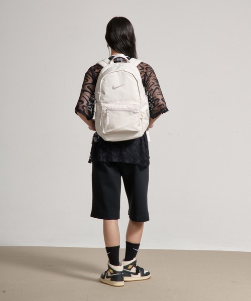 NIKE(ナイキ)の「ナイキ ヘリテージ ユージーン 2.0 ウィンタライズド バックパック (20L) / Nike Heritage Eugene 2.0 Winterized Backpack (20L) IH7955-030 Phantom(バックパック/リュック・メンズ・クリーム・ONE SIZE)」の11枚目の写真