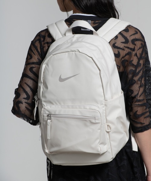 NIKE(ナイキ)の「ナイキ ヘリテージ ユージーン 2.0 ウィンタライズド バックパック (20L) / Nike Heritage Eugene 2.0 Winterized Backpack (20L) IH7955-030 Phantom(バックパック/リュック・メンズ・クリーム・ONE SIZE)」の10枚目の写真