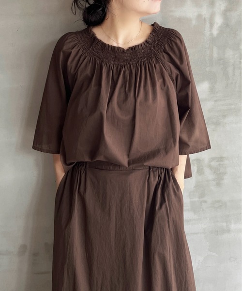 HELIOPOLE（エリオポール）の「COTTONLAWN SHIRRING BLOUSE / コットン ローン シャーリング ブラウス（シャツ/ブラウス・レディース・ダークブラウン・38）」の8枚目の写真