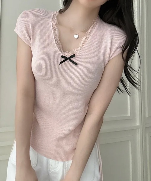 LAFFMO（ラフモ）の「Vネックレーストリムサイドギャザーニット（Tシャツ/カットソー・レディース・ホワイト/ブラック/ピンク・F）」の6枚目の写真