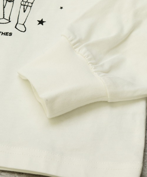 DILASH(ディラッシュ)の「【綿100%】STAR WEAR ロンT (ゆったり)(Tシャツ/カットソー・キッズ・オフホワイト/チャコールグレー・80/90/100/110/120/130/140)」の7枚目の写真