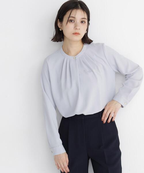 NATURAL BEAUTY BASIC(ナチュラルビューティーベーシック)の「フロントタックブラウス(シャツ/ブラウス・レディース・オフホワイト/ブルー/ライトグリーン/チャコールグレー・SMALL/MEDIUM)」の1枚目の写真