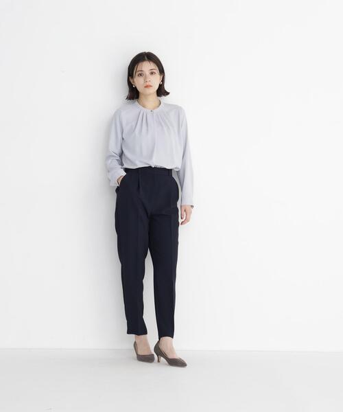 NATURAL BEAUTY BASIC(ナチュラルビューティーベーシック)の「フロントタックブラウス(シャツ/ブラウス・レディース・オフホワイト/ブルー/ライトグリーン/チャコールグレー・SMALL/MEDIUM)」の17枚目の写真