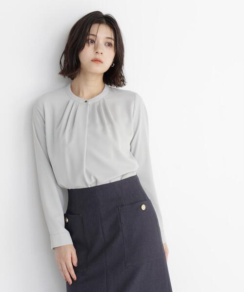 NATURAL BEAUTY BASIC(ナチュラルビューティーベーシック)の「フロントタックブラウス(シャツ/ブラウス・レディース・オフホワイト/ブルー/ライトグリーン/チャコールグレー・SMALL/MEDIUM)」の20枚目の写真