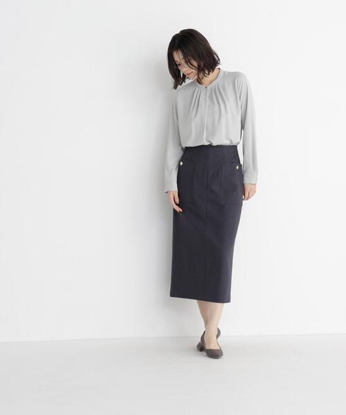 NATURAL BEAUTY BASIC(ナチュラルビューティーベーシック)の「フロントタックブラウス(シャツ/ブラウス・レディース・オフホワイト/ブルー/ライトグリーン/チャコールグレー・SMALL/MEDIUM)」の11枚目の写真