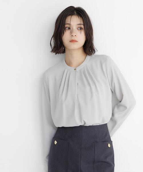 NATURAL BEAUTY BASIC(ナチュラルビューティーベーシック)の「フロントタックブラウス(シャツ/ブラウス・レディース・オフホワイト/ブルー/ライトグリーン/チャコールグレー・SMALL/MEDIUM)」の12枚目の写真