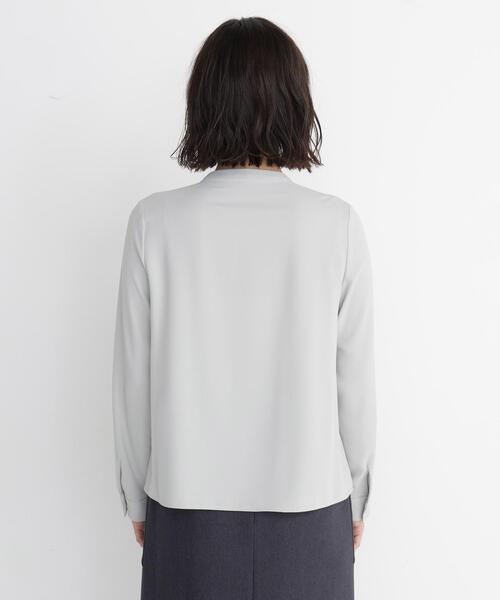 NATURAL BEAUTY BASIC(ナチュラルビューティーベーシック)の「フロントタックブラウス(シャツ/ブラウス・レディース・オフホワイト/ブルー/ライトグリーン/チャコールグレー・SMALL/MEDIUM)」の15枚目の写真