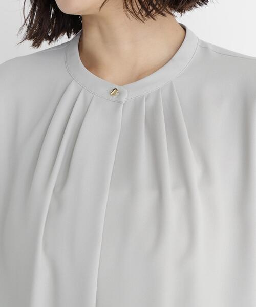 NATURAL BEAUTY BASIC(ナチュラルビューティーベーシック)の「フロントタックブラウス(シャツ/ブラウス・レディース・オフホワイト/ブルー/ライトグリーン/チャコールグレー・SMALL/MEDIUM)」の5枚目の写真