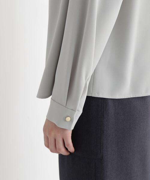 NATURAL BEAUTY BASIC(ナチュラルビューティーベーシック)の「フロントタックブラウス(シャツ/ブラウス・レディース・オフホワイト/ブルー/ライトグリーン/チャコールグレー・SMALL/MEDIUM)」の7枚目の写真