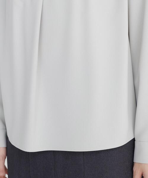 NATURAL BEAUTY BASIC(ナチュラルビューティーベーシック)の「フロントタックブラウス(シャツ/ブラウス・レディース・オフホワイト/ブルー/ライトグリーン/チャコールグレー・SMALL/MEDIUM)」の8枚目の写真