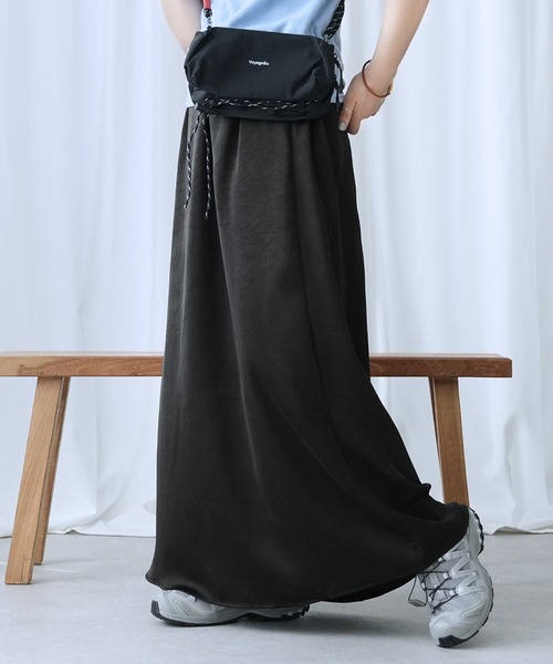 reca(レカ)の「シワ加工サテンセミフレアロングスカート(スカート・レディース・ブラック/ダークブラウン/キャメル・M)」の19枚目の写真