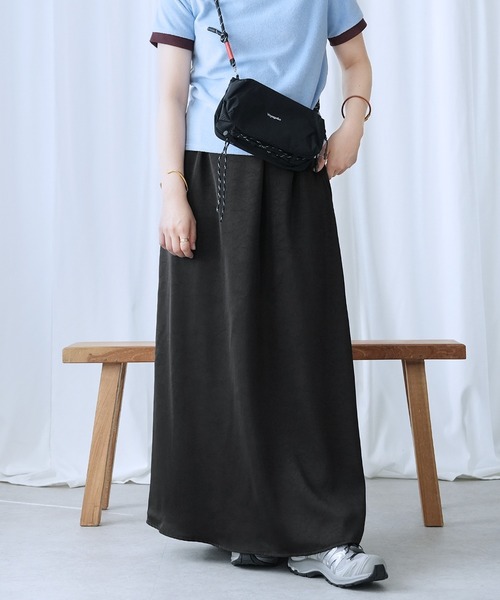 reca(レカ)の「シワ加工サテンセミフレアロングスカート(スカート・レディース・ブラック/ダークブラウン/キャメル・M)」の18枚目の写真